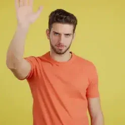 دانلود فوتیج نشان دادن علامت ممنوع با دست توسط یک مرد