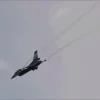 دانلود فوتیج پرواز نمایشی و آکروباتیک یک هواپیمای جنگنده F16-C Fighting Falcon