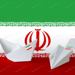 دانلود عکس پرچم ایران کنار هواپیمای کاغذی و قایق کاغذی