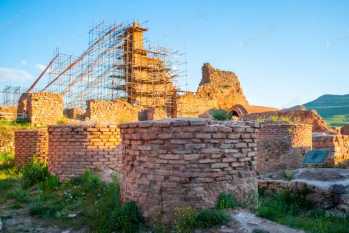 دانلود عکس با کیفیت بازسازی بنای باستانی در روستای تخت سلیمان استان آذربایجان غربی 1